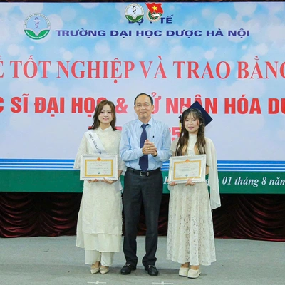 HÀNH TRÌNH CHẠM TỚI ƯỚC MƠ CỦA NHỮNG THỦ KHOA TỐT NGHIỆP TRƯỜNG ĐẠI HỌC DƯỢC HÀ NỘI
